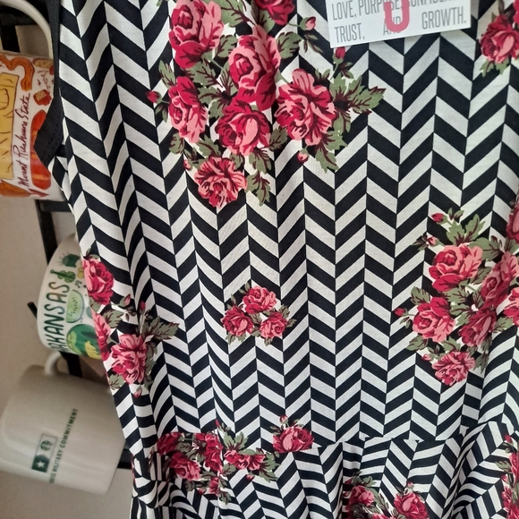 Lularoe Nicki - Picture 2 of 2